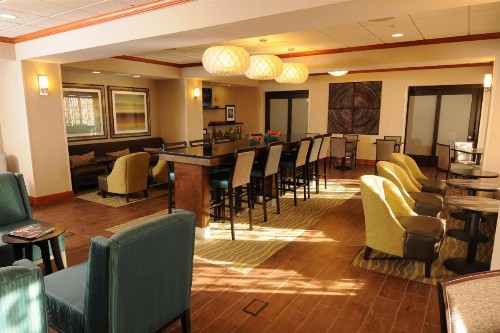 Newly Renovated Hampton Inn Omaha West Lakeside - image 39