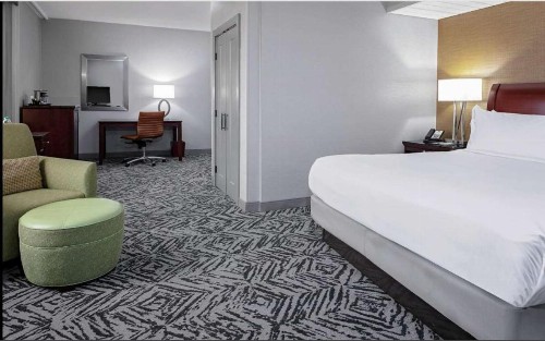 DoubleTree by Hilton Hotel & Executive Meeting Center Omaha-Downtown - image 11