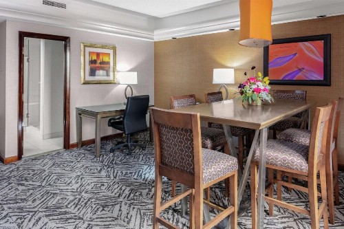 DoubleTree by Hilton Hotel & Executive Meeting Center Omaha-Downtown - image 22
