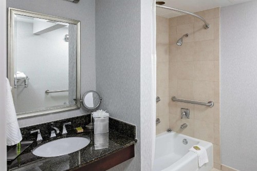 DoubleTree by Hilton Hotel & Executive Meeting Center Omaha-Downtown - image 23