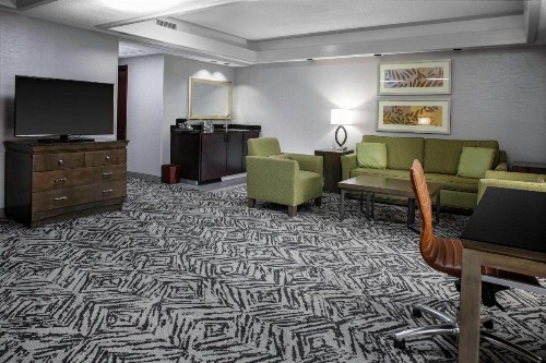 DoubleTree by Hilton Hotel & Executive Meeting Center Omaha-Downtown - image 42