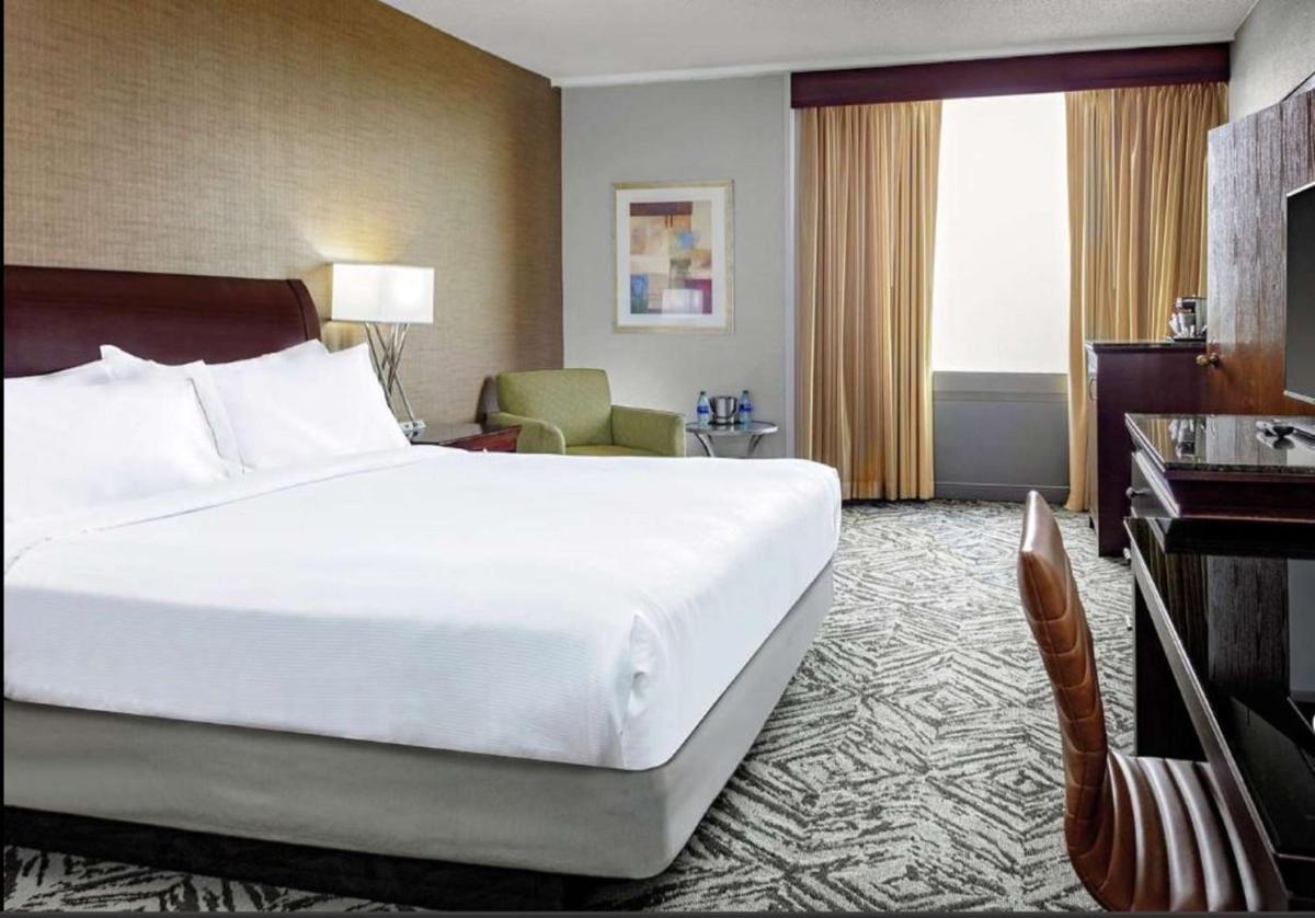DoubleTree by Hilton Hotel & Executive Meeting Center Omaha-Downtown - image 5