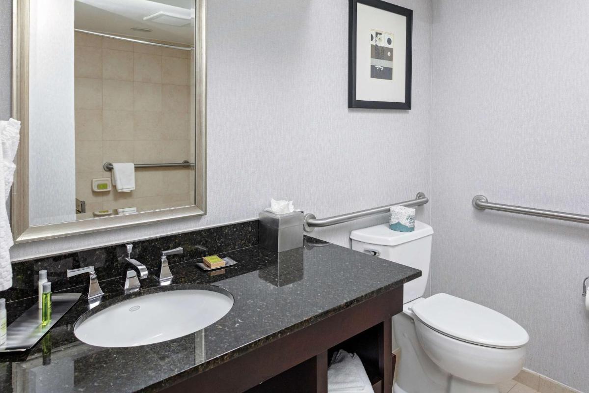 DoubleTree by Hilton Hotel & Executive Meeting Center Omaha-Downtown - image 6