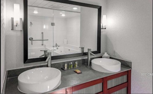 DoubleTree by Hilton Hotel & Executive Meeting Center Omaha-Downtown - image 8