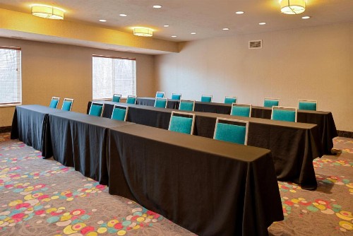 Holiday Inn Express Hotel & Suites Omaha West an IHG Hotel - image 11