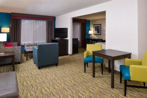 Holiday Inn Express Hotel & Suites Omaha West an IHG Hotel - image 12