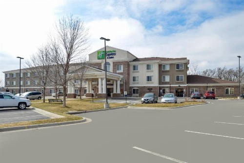 Holiday Inn Express Hotel & Suites Omaha West an IHG Hotel - image 4
