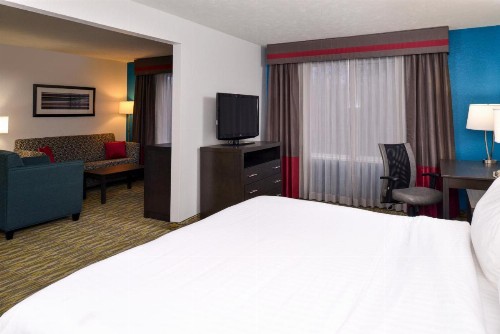 Holiday Inn Express Hotel & Suites Omaha West an IHG Hotel - image 6
