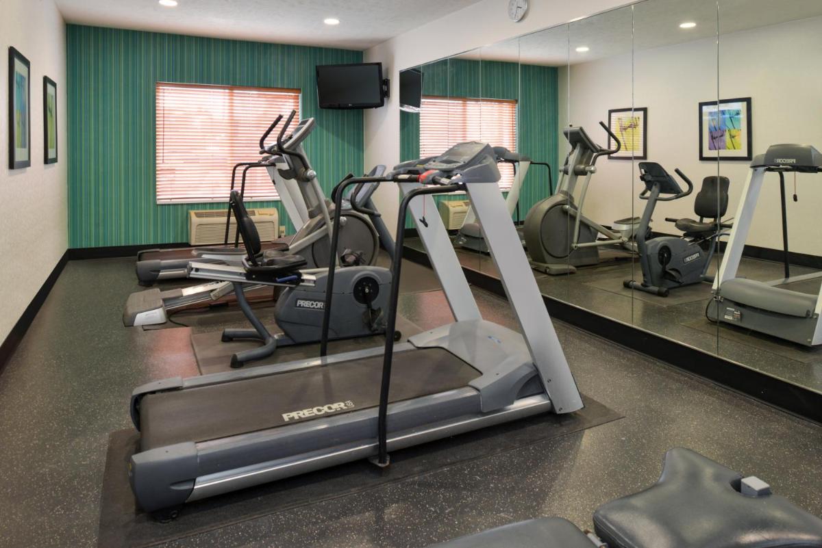 Holiday Inn Express Hotel & Suites Omaha West an IHG Hotel - image 7