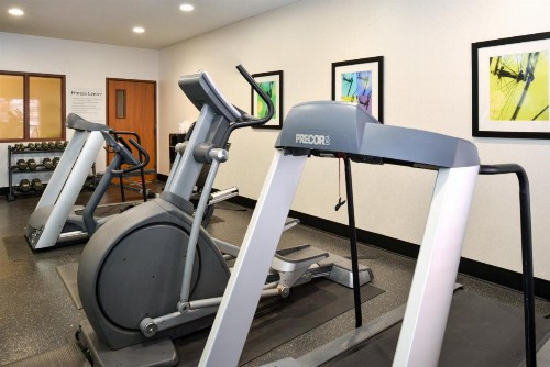 Holiday Inn Express Hotel & Suites Omaha West an IHG Hotel - image 8