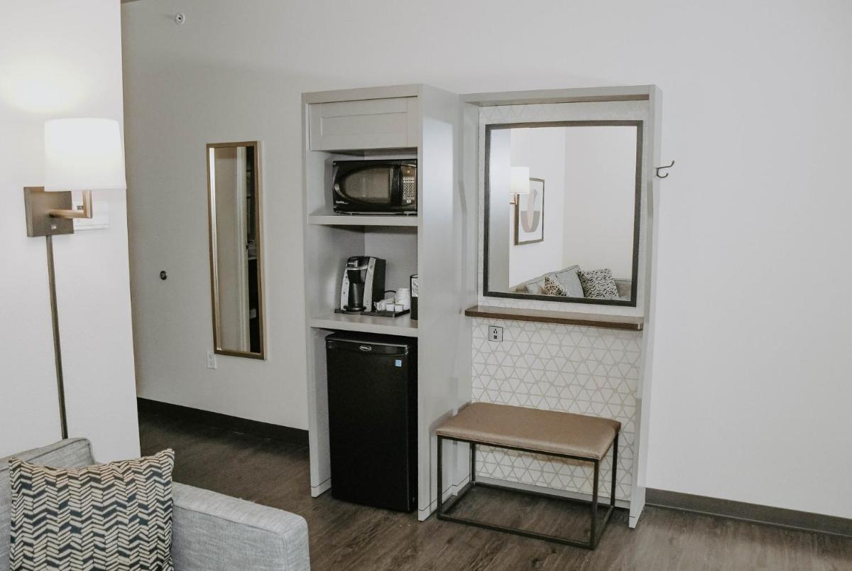 Holiday Inn Omaha Downtown - Airport an IHG Hotel - image 6