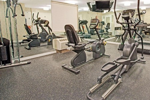 MainStay Suites Omaha Old Mill - image 10
