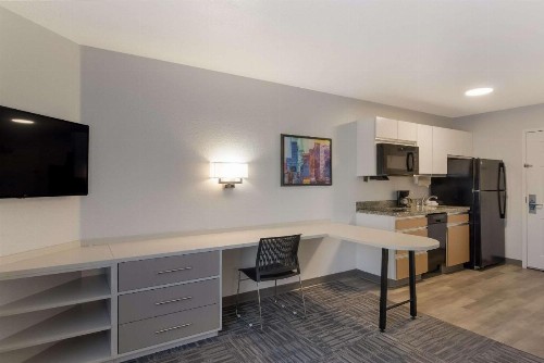 MainStay Suites Omaha Old Mill - image 11