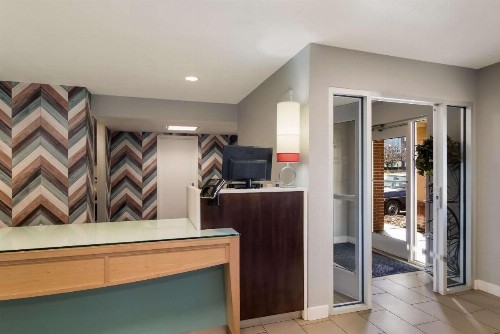 MainStay Suites Omaha Old Mill - image 14