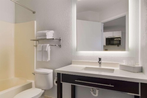 MainStay Suites Omaha Old Mill - image 17