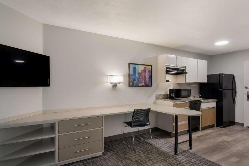 MainStay Suites Omaha Old Mill - image 18