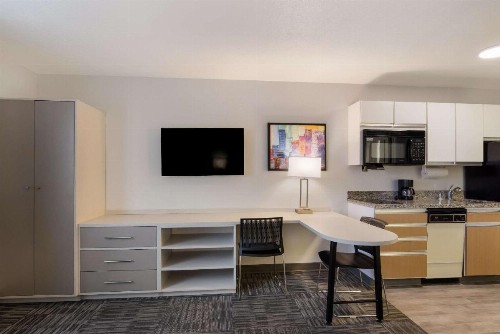 MainStay Suites Omaha Old Mill - image 19