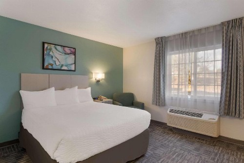 MainStay Suites Omaha Old Mill - image 20
