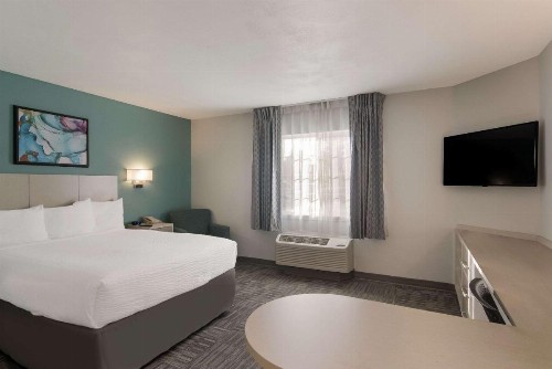 MainStay Suites Omaha Old Mill - image 3