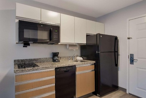 MainStay Suites Omaha Old Mill - image 4