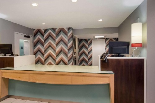 MainStay Suites Omaha Old Mill - image 6