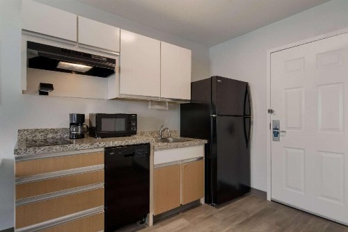 MainStay Suites Omaha Old Mill - image 7