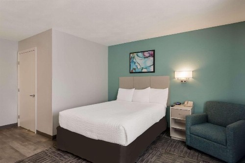 MainStay Suites Omaha Old Mill - image 9