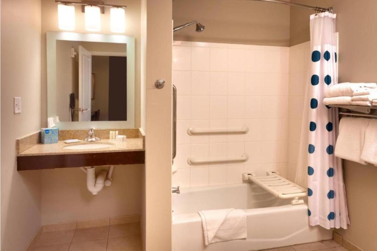TownePlace Suites Omaha West - image 7