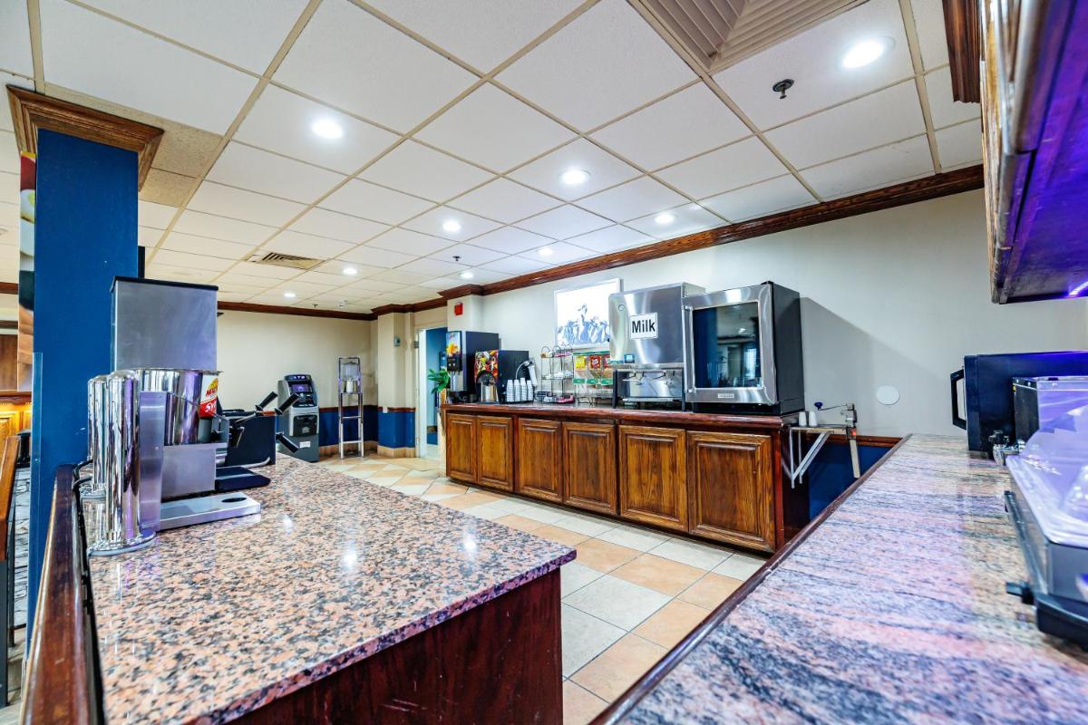 New Victorian Inn & Suites Omaha - image 5