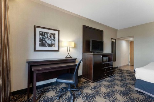 Best Western Plus Midwest Inn - image 11