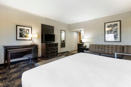 Best Western Plus Midwest Inn - image 16