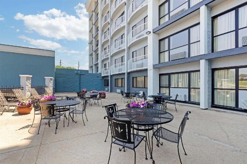 Best Western Plus Midwest Inn - image 18