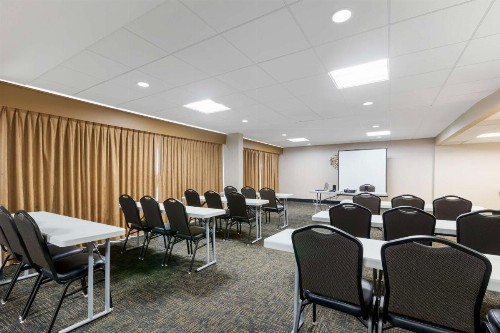Best Western Plus Midwest Inn - image 4