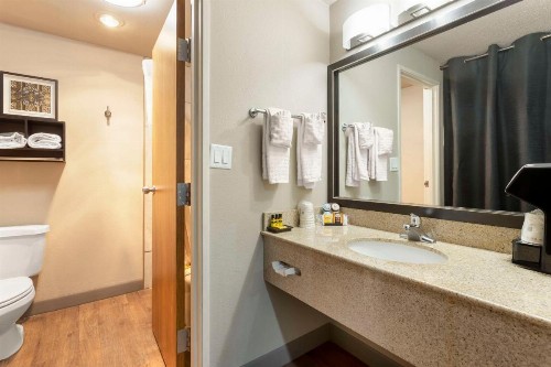 Best Western Plus Midwest Inn - image 5
