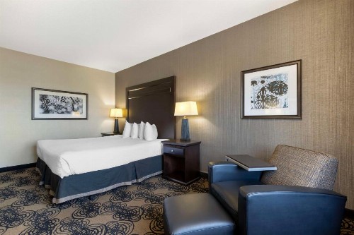 Best Western Plus Midwest Inn - image 6