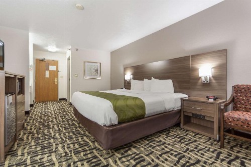 Quality Inn & Suites West Omaha - NE Linclon - image 12