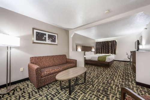 Quality Inn & Suites West Omaha - NE Linclon - image 18