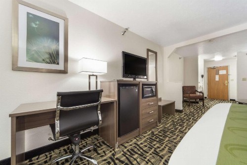 Quality Inn & Suites West Omaha - NE Linclon - image 20