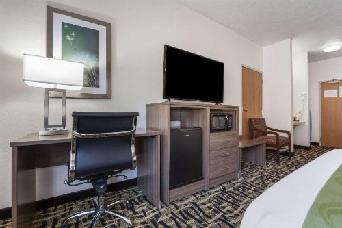 Quality Inn & Suites West Omaha - NE Linclon - image 9