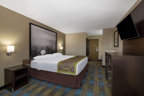 Super 8 by Wyndham Omaha SW - image 13