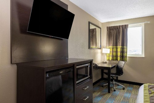 Super 8 by Wyndham Omaha SW - image 15