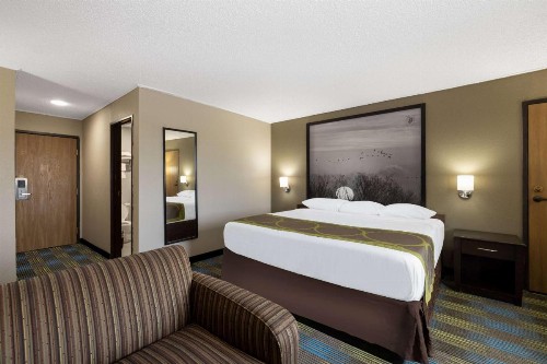 Super 8 by Wyndham Omaha SW - image 20