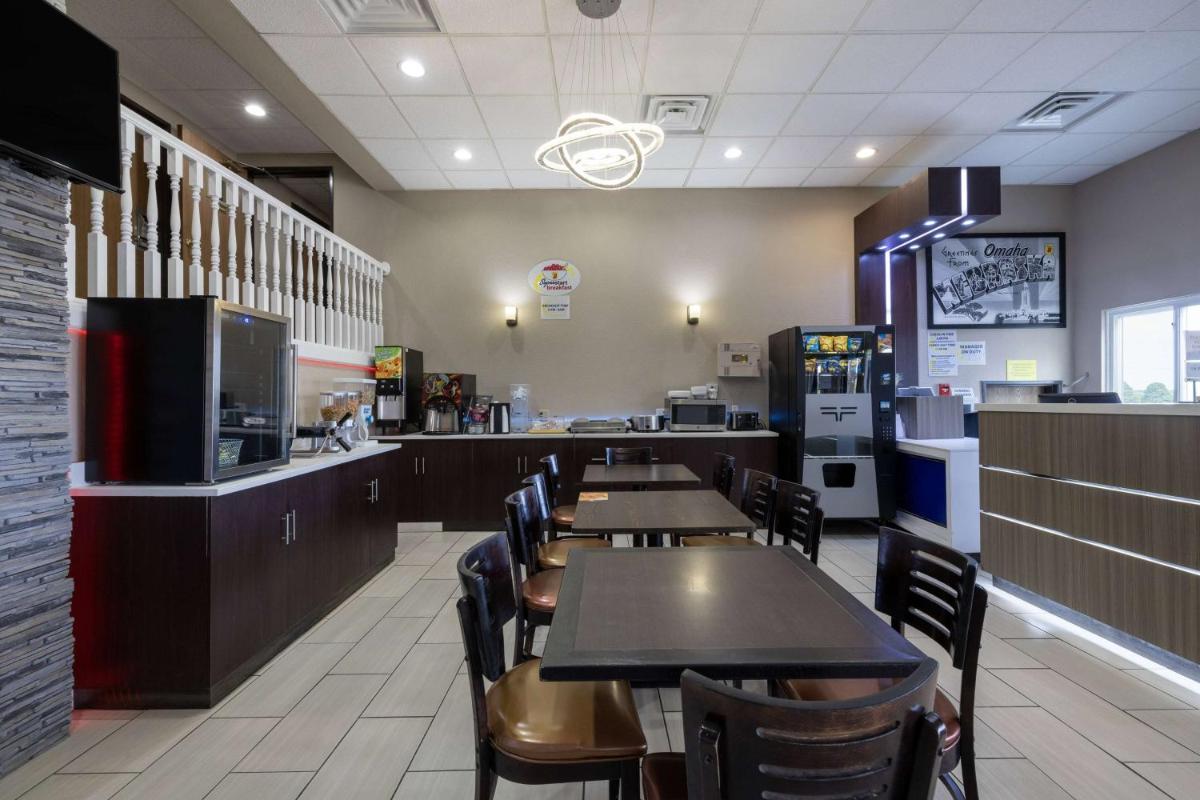 Super 8 by Wyndham Omaha SW - image 6