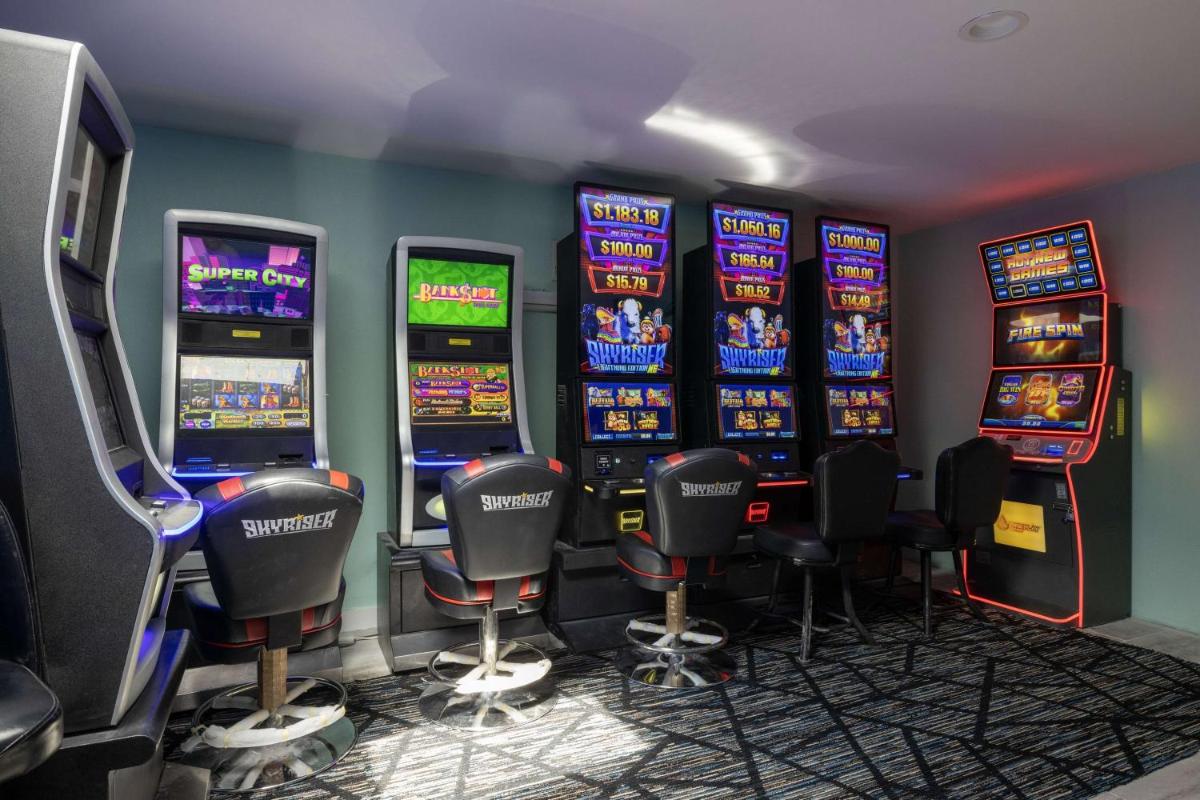 Super 8 by Wyndham Omaha SW - image 7