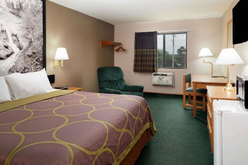 Super 8 by Wyndham Omaha NE - image 10