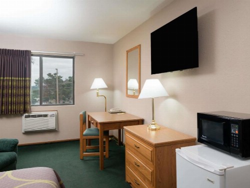 Super 8 by Wyndham Omaha NE - image 7