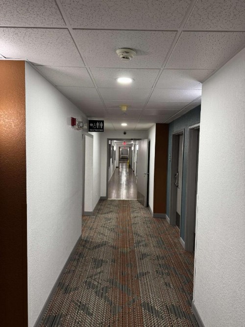 Comfort Suites Omaha - image 23