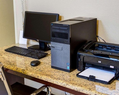 Comfort Suites Omaha - image 26