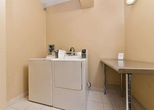 Comfort Suites Omaha - image 29