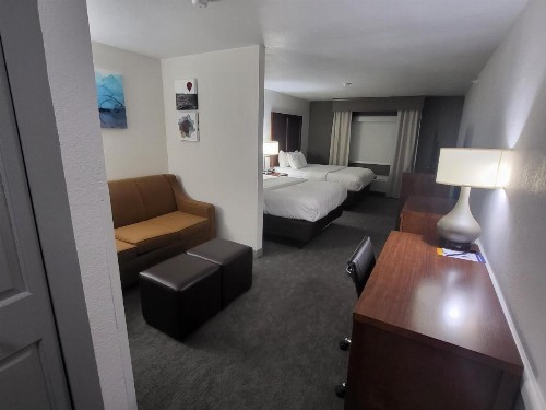 Comfort Suites Omaha - image 30